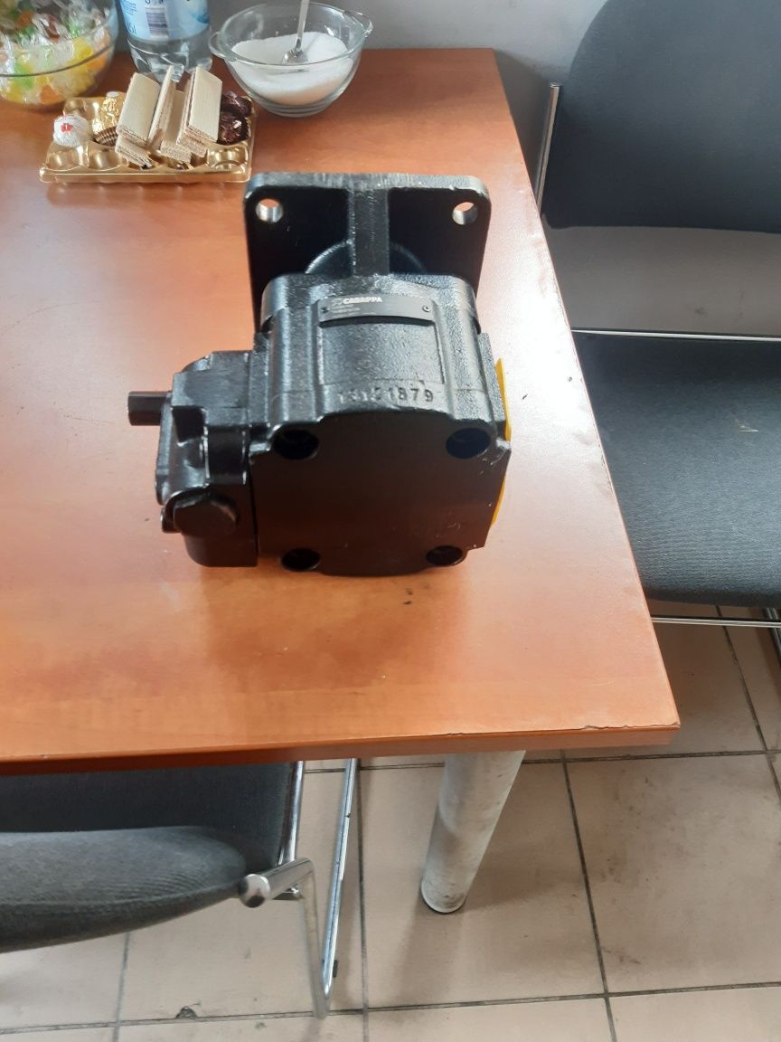 Pompa New holland Lm 410 430