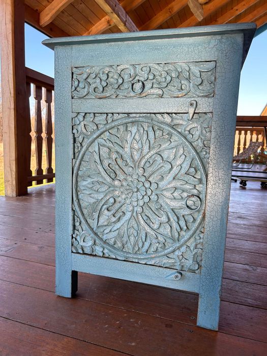 szafa rustykalna z egzotycznego drewna