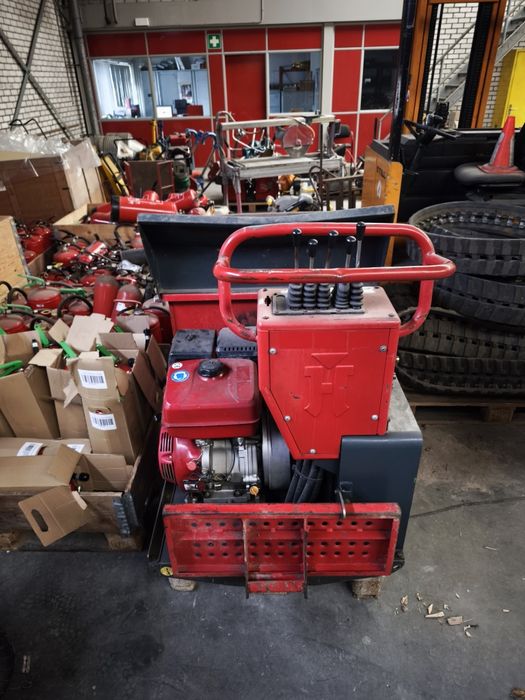 Wozidło miniwywrotka gąsienicowa Hinowa HP 1100