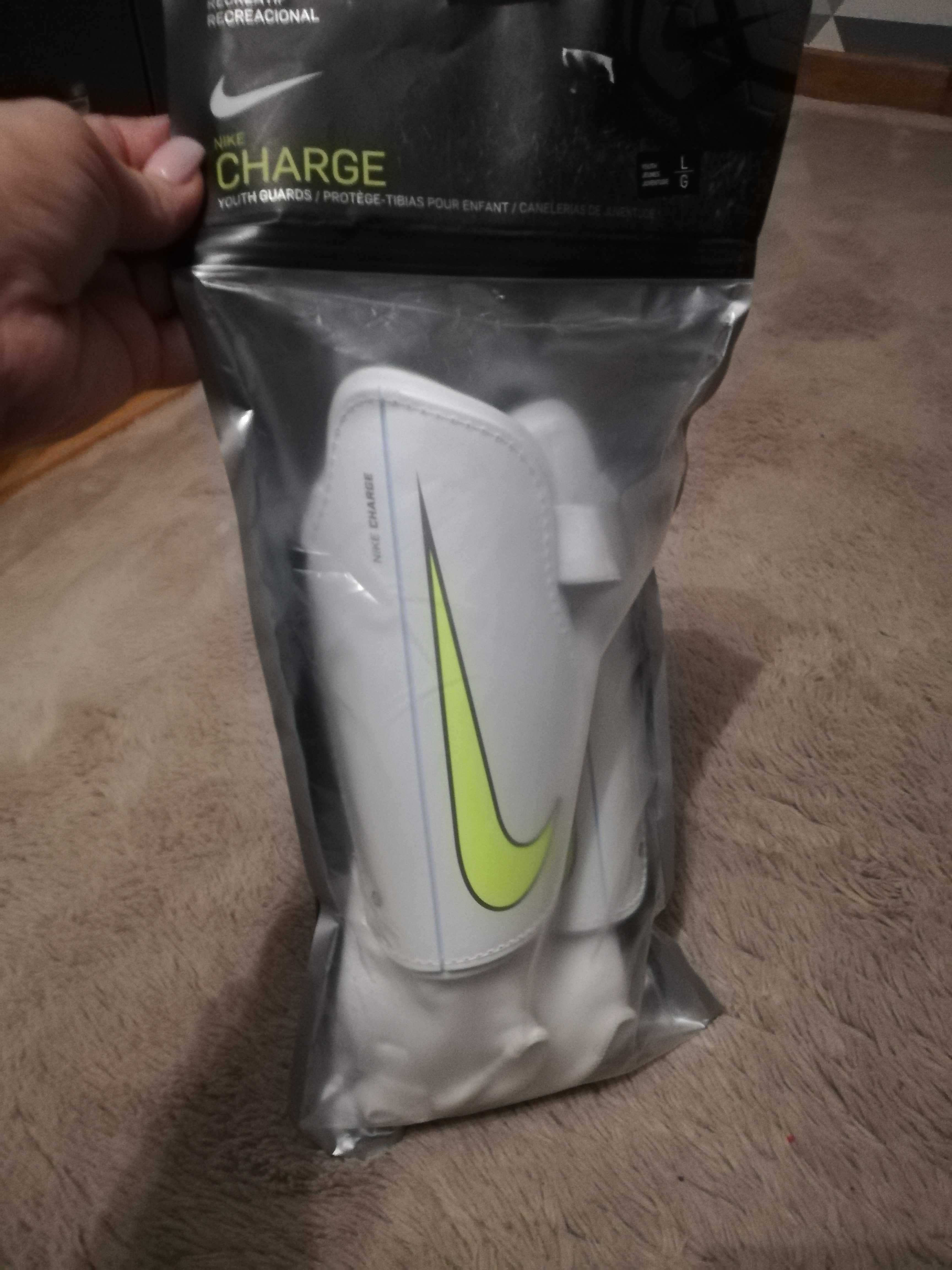 Ochraniacze piłkarskie Nike Charge rozm.L/G NOWE