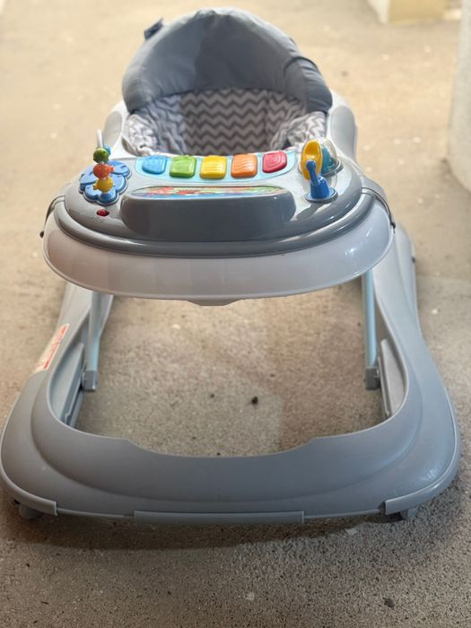 Berço e andador como novos