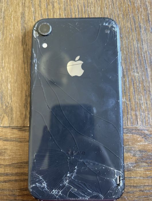 Iphone XR partido mas da sinal