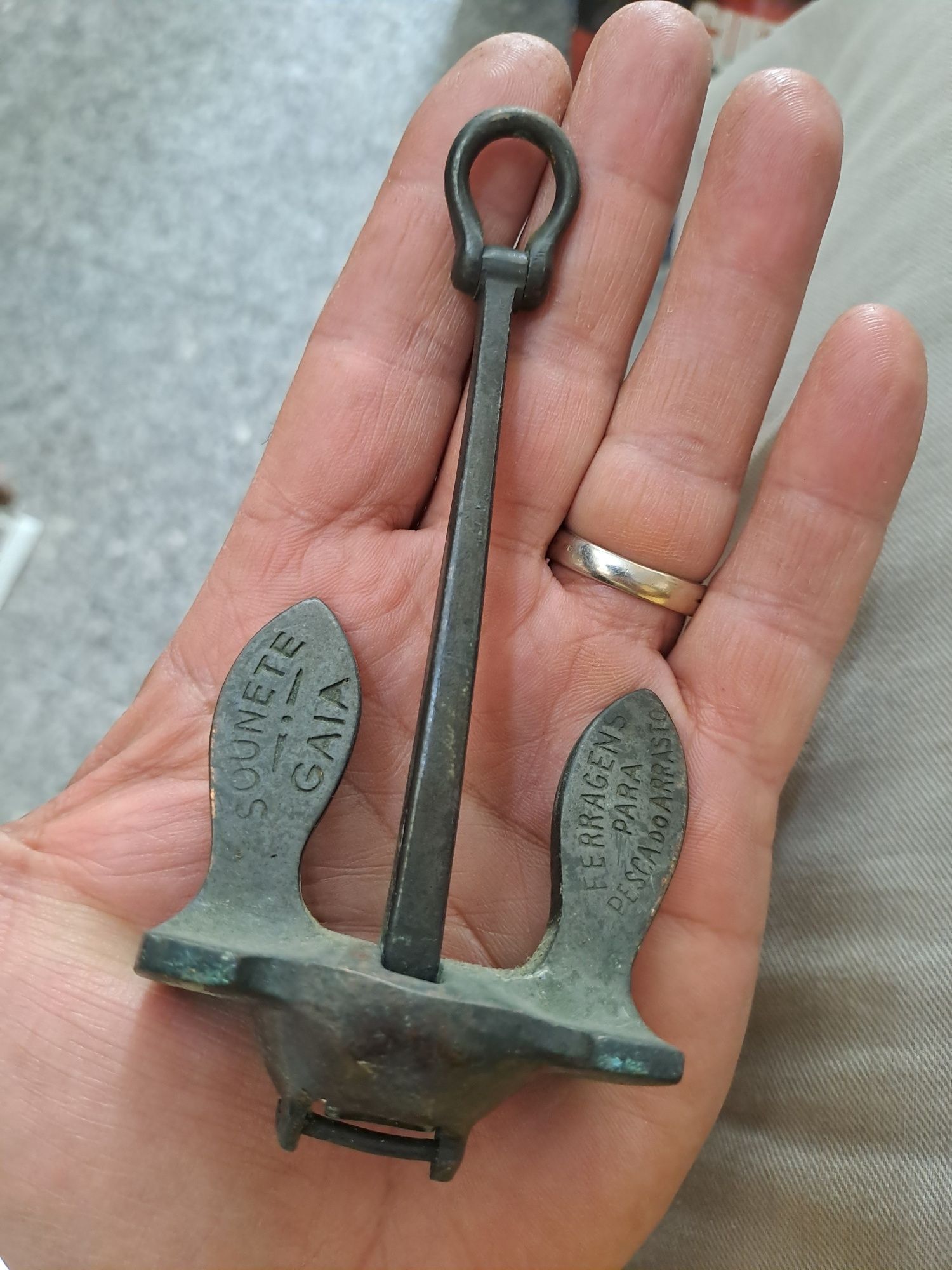 Ancora em miniatura