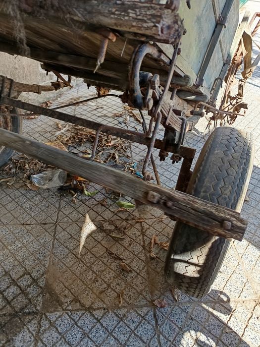 Carroça com antiguidade.