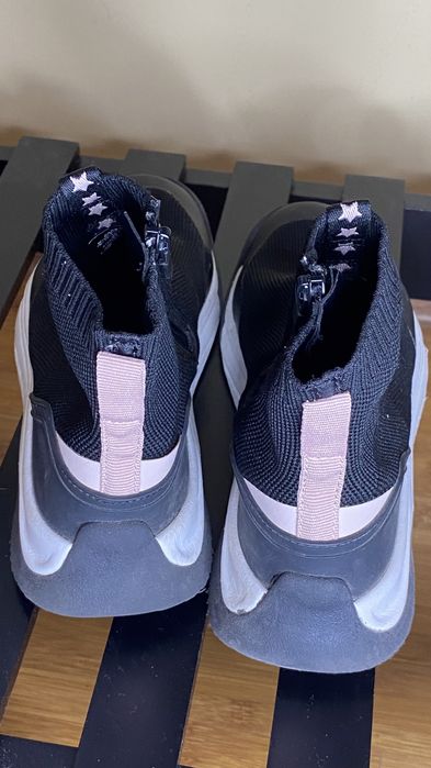 спортивні кросівки Zara