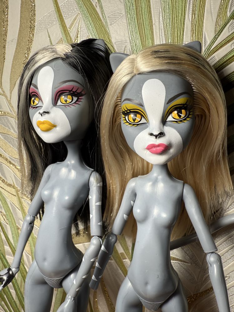 Мяулодія та Пурсефона на скутері Monster High