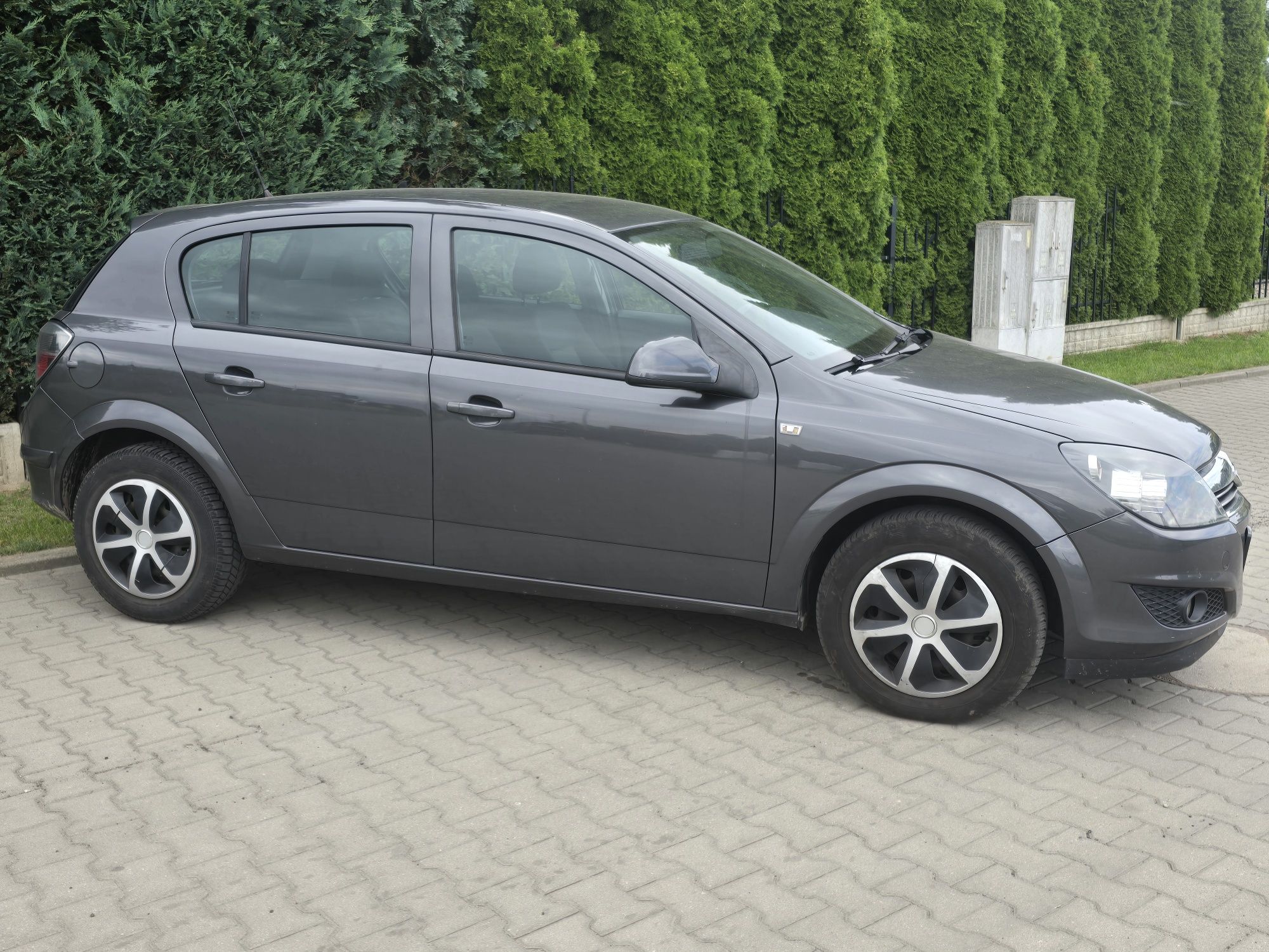 Opel Astra 2011 R 1.7 cdti fajne auto