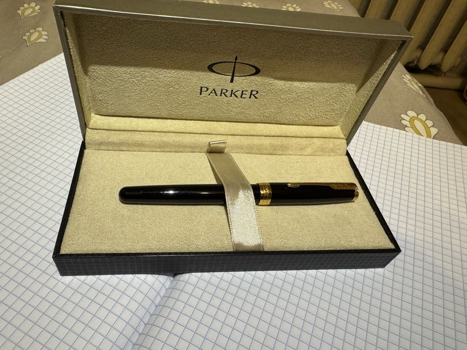 В гарному стані пірьєва позолочена Parker Sonet