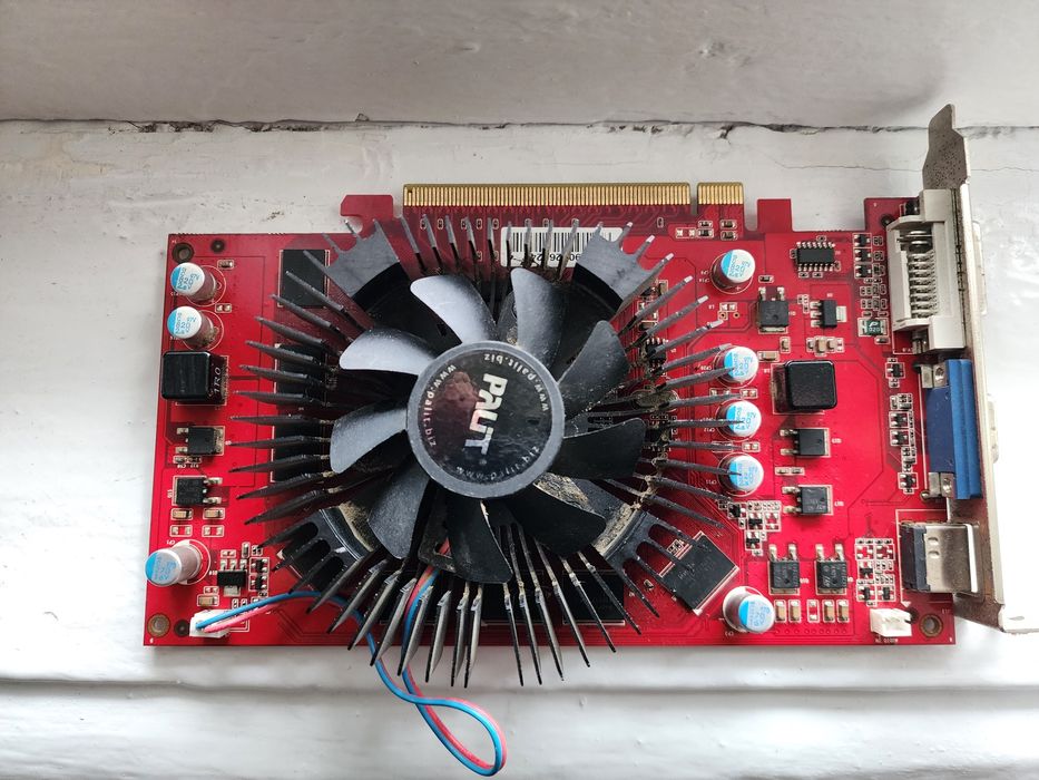 Видеокарта Gf 9600gt. DDR3.512mb.256bit.на зап.части.