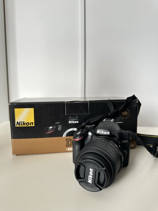 Продам фотоапарат Nikon d3200+обʼєктив 18-55