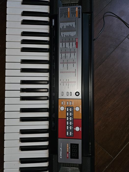 Yamaha piano PSR F50