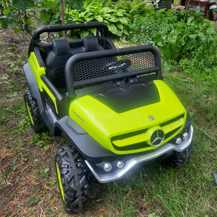 Джип Mercedes-Benz UNIMOG 4X4 
ЈNМОG, 4 двигуна по 35 Вт