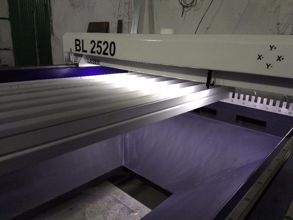 Станок с ЧПУ CNC лазерный, лазер ЧПУ с СО2, 3000х2000мм