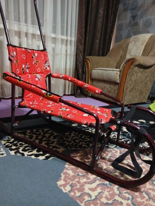 Санчата , санки дитячі , що складаютья