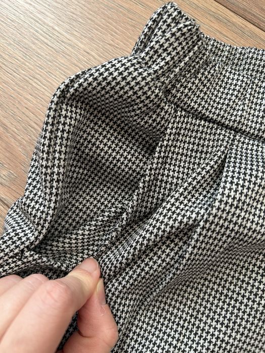 Nowe spodnie materiałowe rozm.130 cm (wiek 7-8 lat)