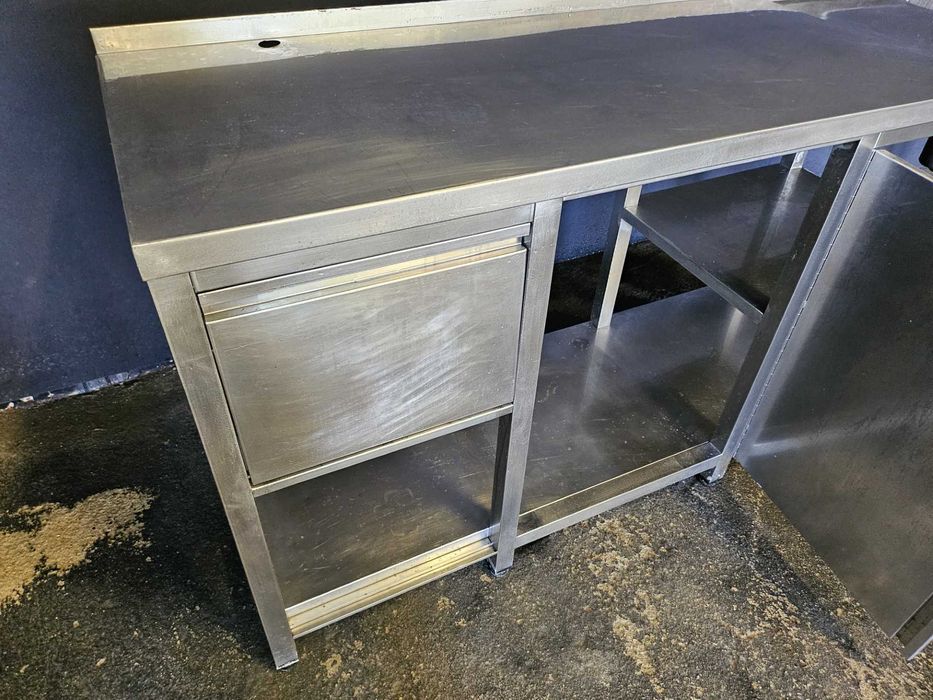 Bancada em inox com dois lava loiça