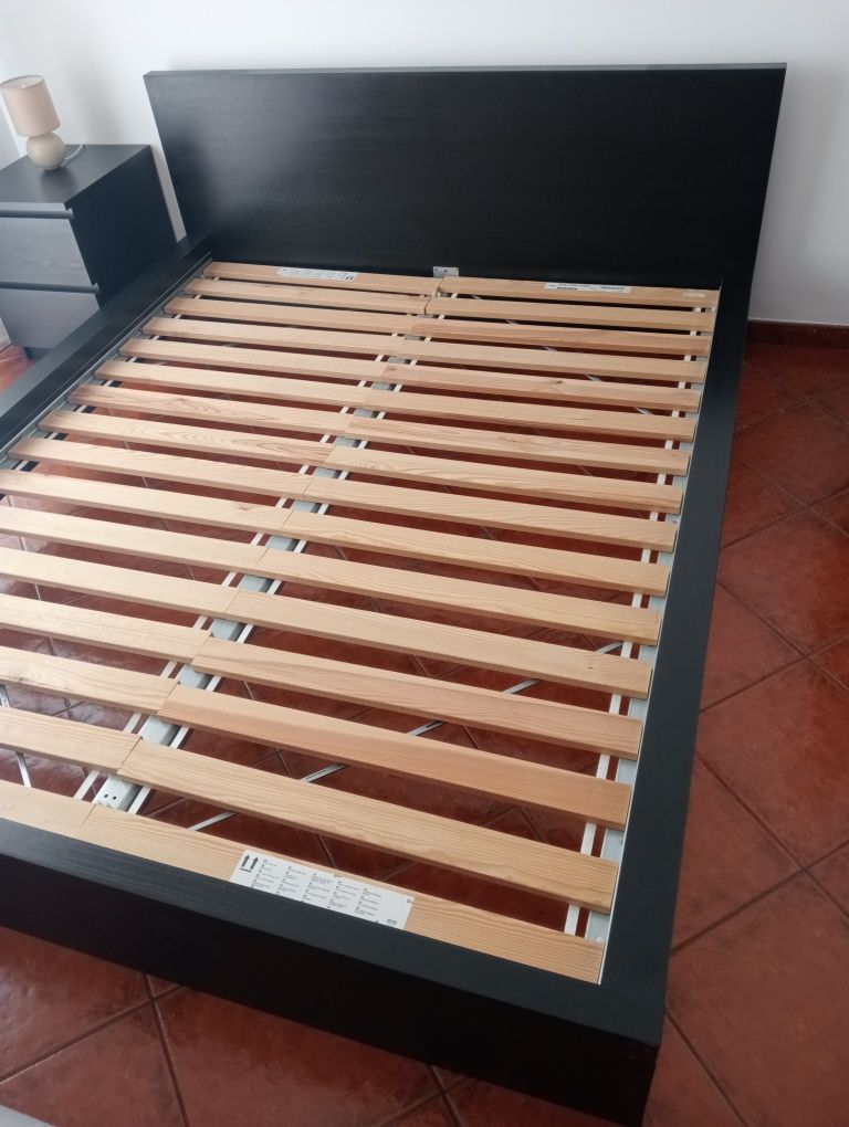 Cama Malm preta 1,60*2,00 e estrato incluido