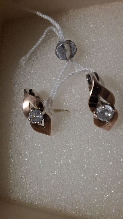 Продаються срібні сережки з позолотою та цирконієм