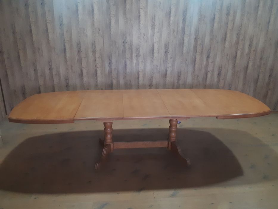 Большой раздвижной обеденный стол из натурального дерева (бук)