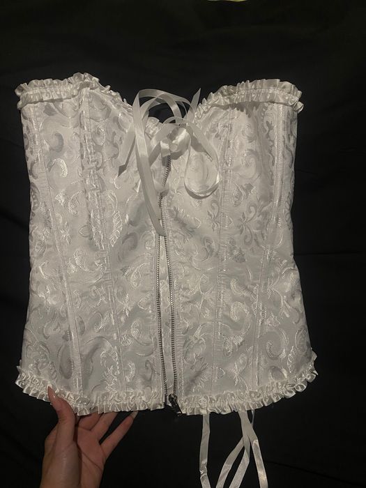 Корсет ніжність та елегантність