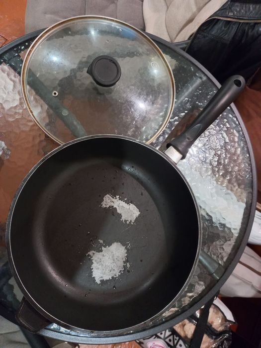 Сковорідки з кришками, вживані