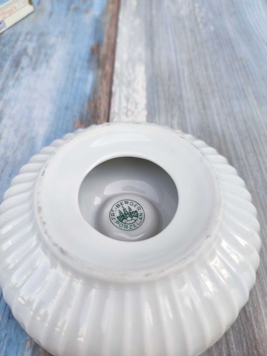 Porcelanowy świecznik sygnowany - design - vintage