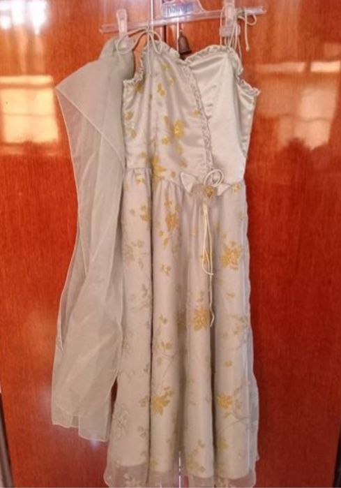 Платья на девочку р 30-32