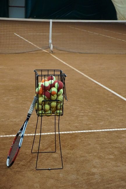 Trener tenisa lekcja tenisa ziemnego, nauka gry w tenisa