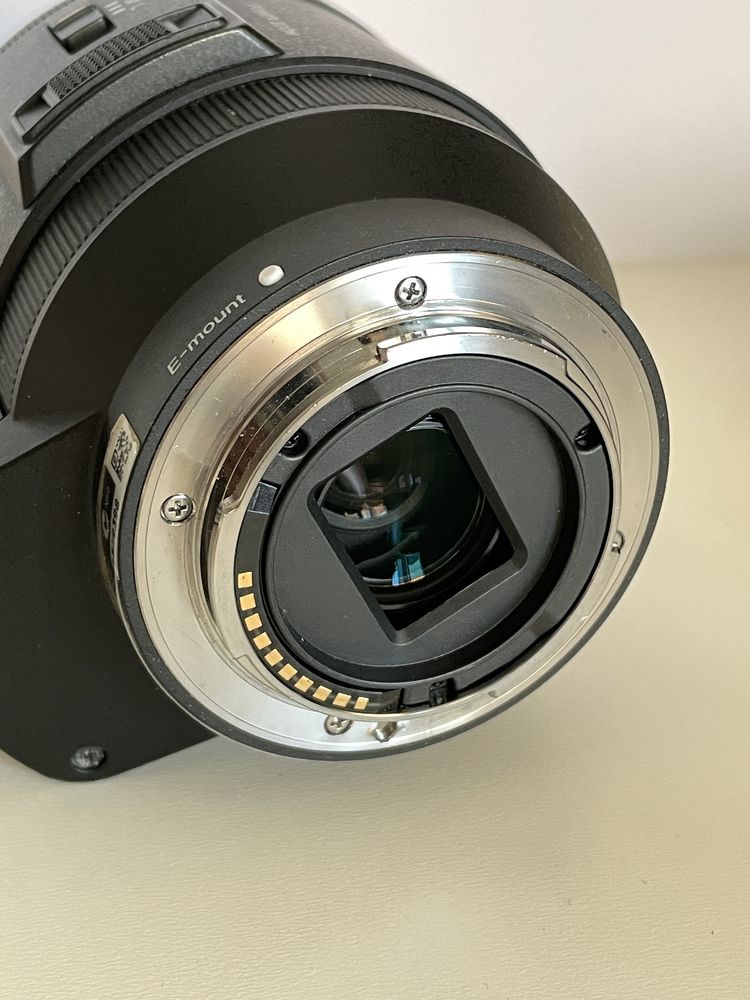 Obiektyw Sony E Power Zoom PZ 18-200 OSS do aps-c do video