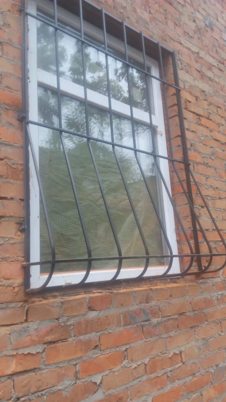 Сварные кованые металические решетки на окна