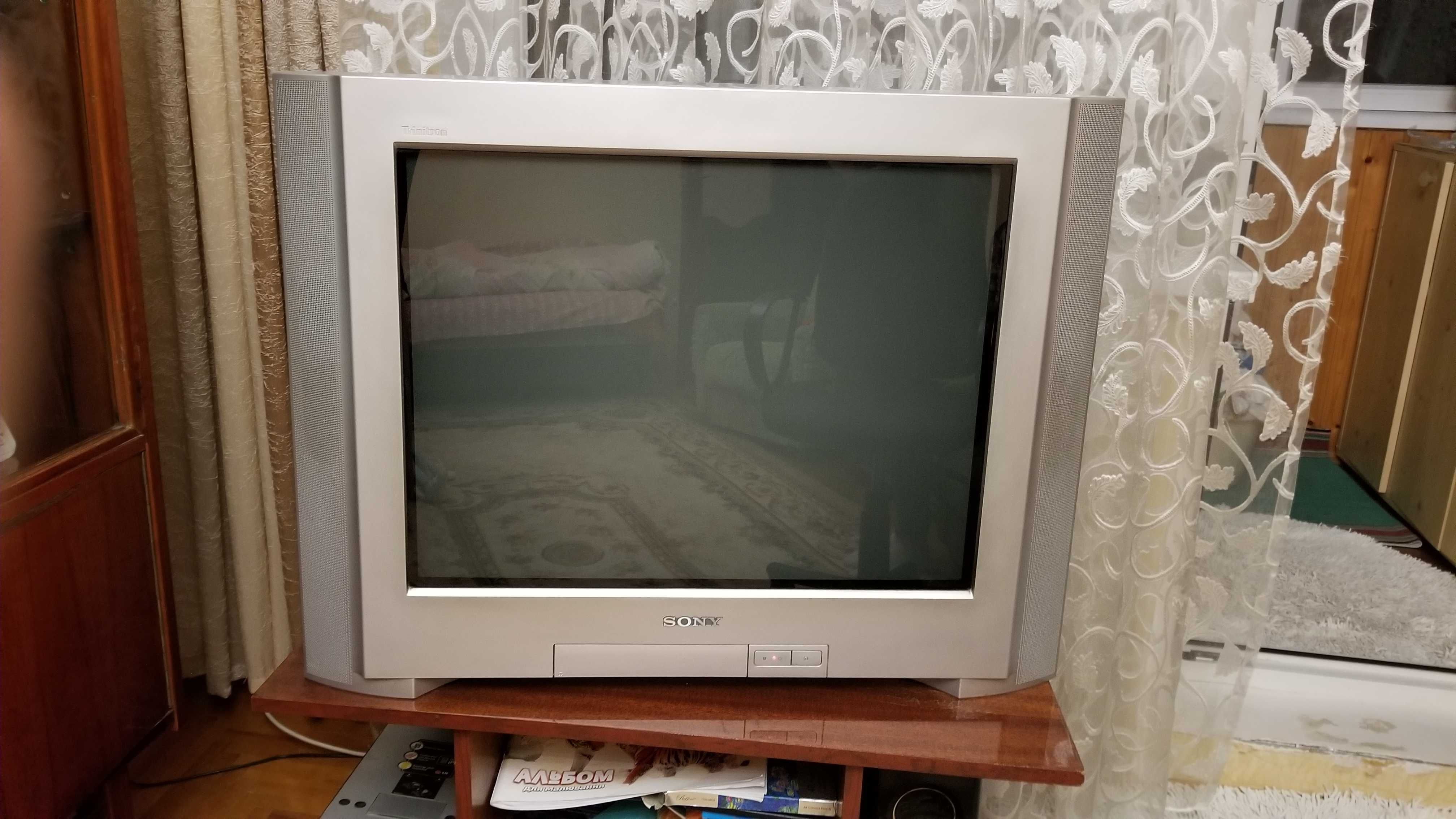Телевізор з тумбою Sony Trinitron