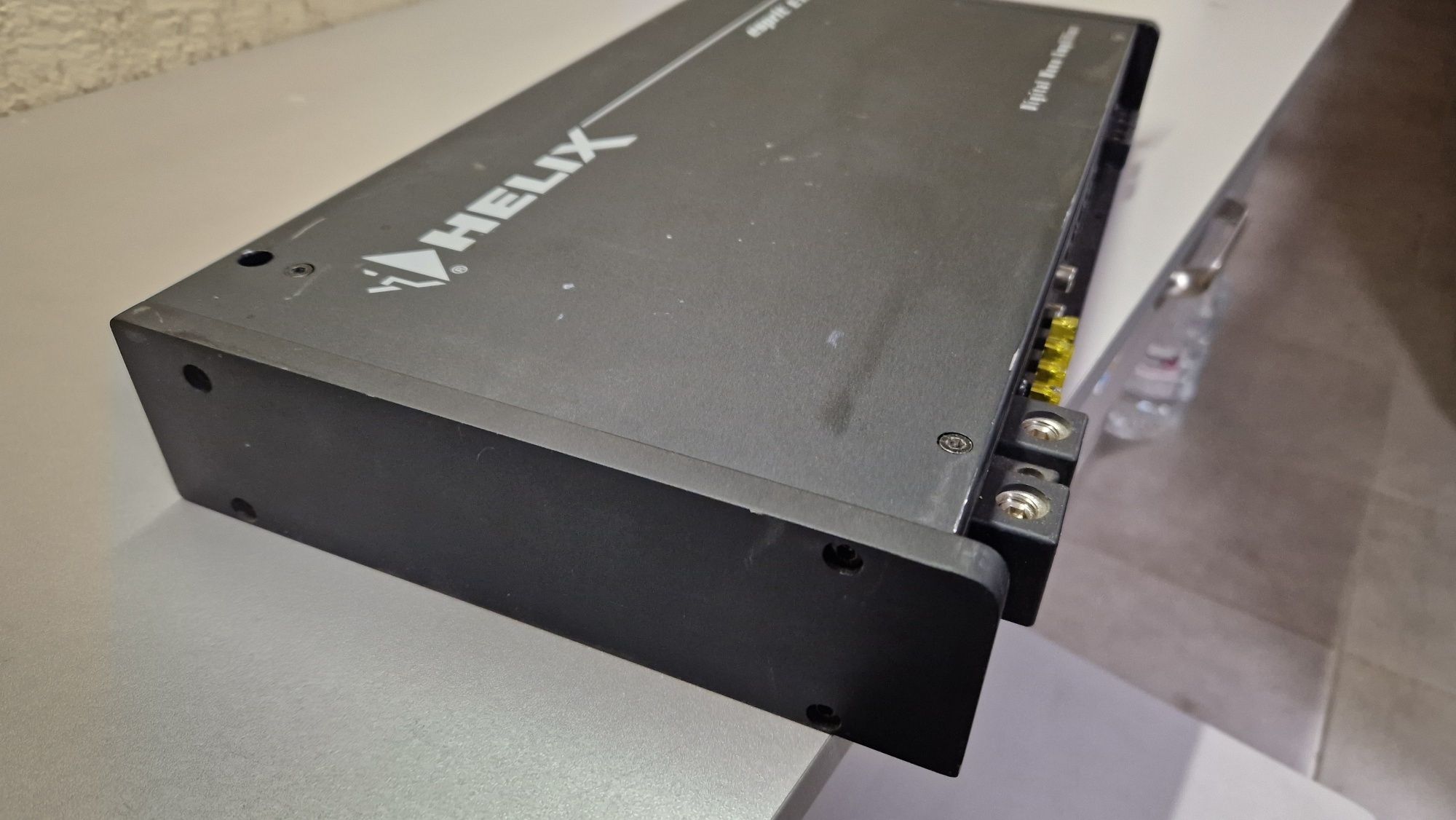 Продам усилитель Helix Esprit E10 400Вт 4Ом (сабвуфер, моно)
