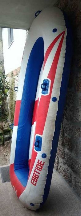 Brinquedo para sua piscina barco para a família
