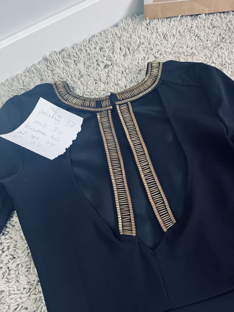 Mala czarna sukienka z dlugim rekawem xs odkryte plecy zloty ornament