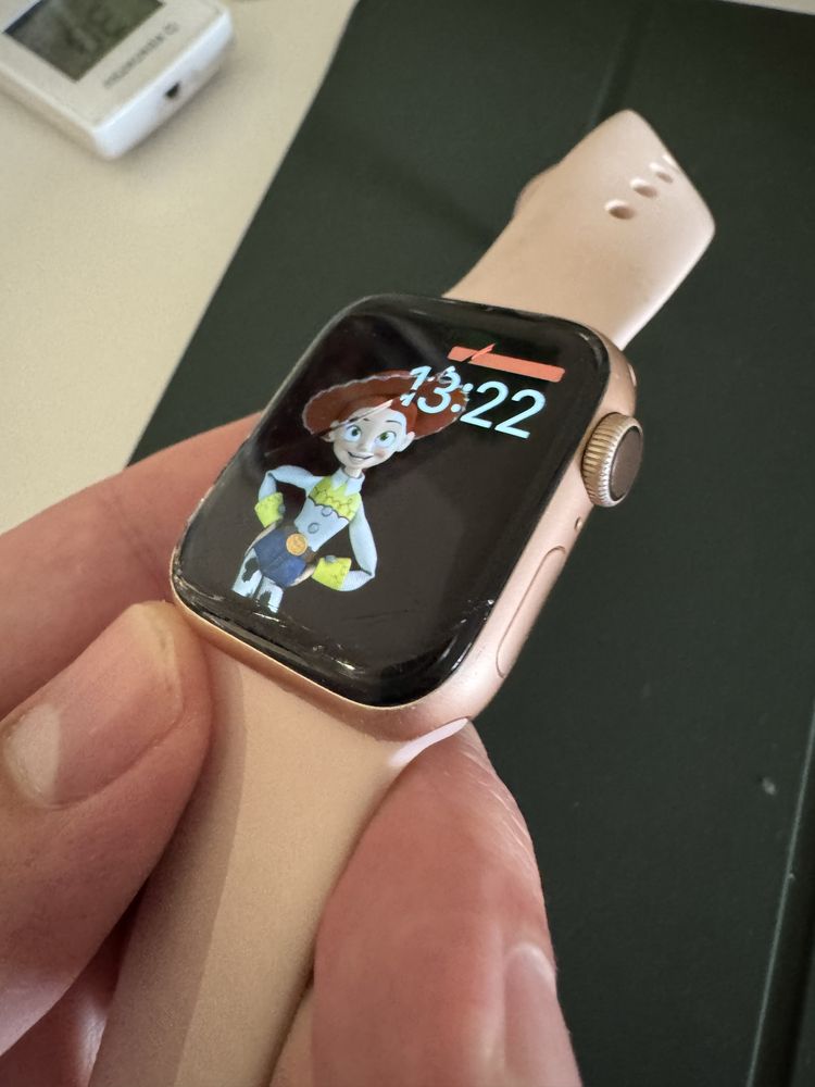 Apple watch series 4 rose gold