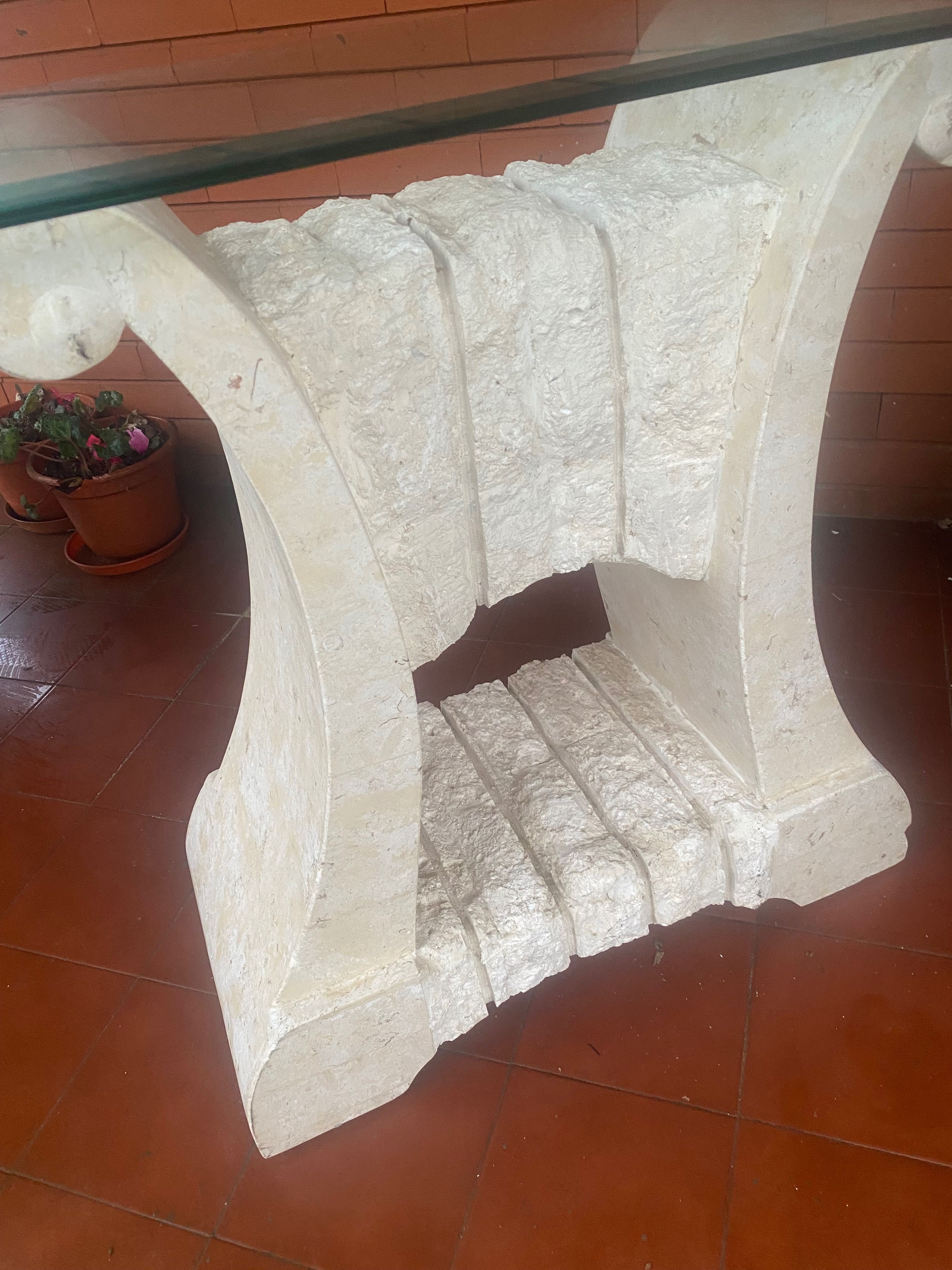 Aparador em pedra gesso esculpido