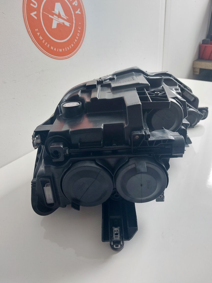 Lampa przednia prawa VW Passat B8 zwykła Europa