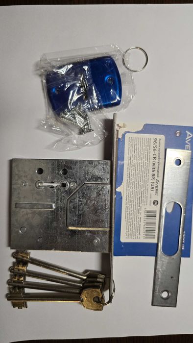 замок avers  96/s6-CR врізний