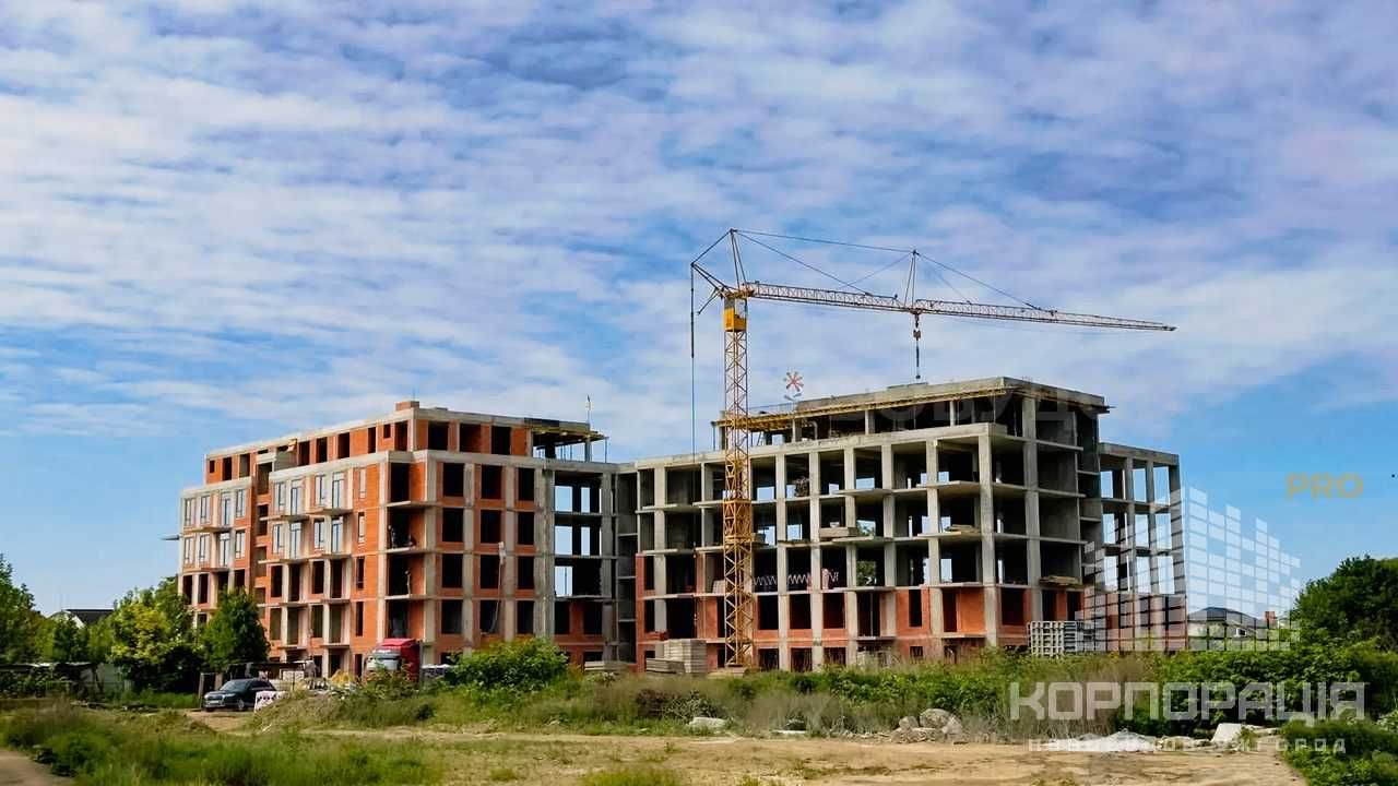 Бізнес-клас у клубному комплексі з панорамним видом на замок та річку
