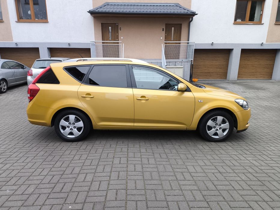 KIA Ceed 1,6 Vision Benzyna 2010r Złoty SuperAuto