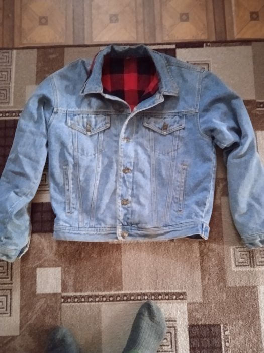 Продам джинсову куртку