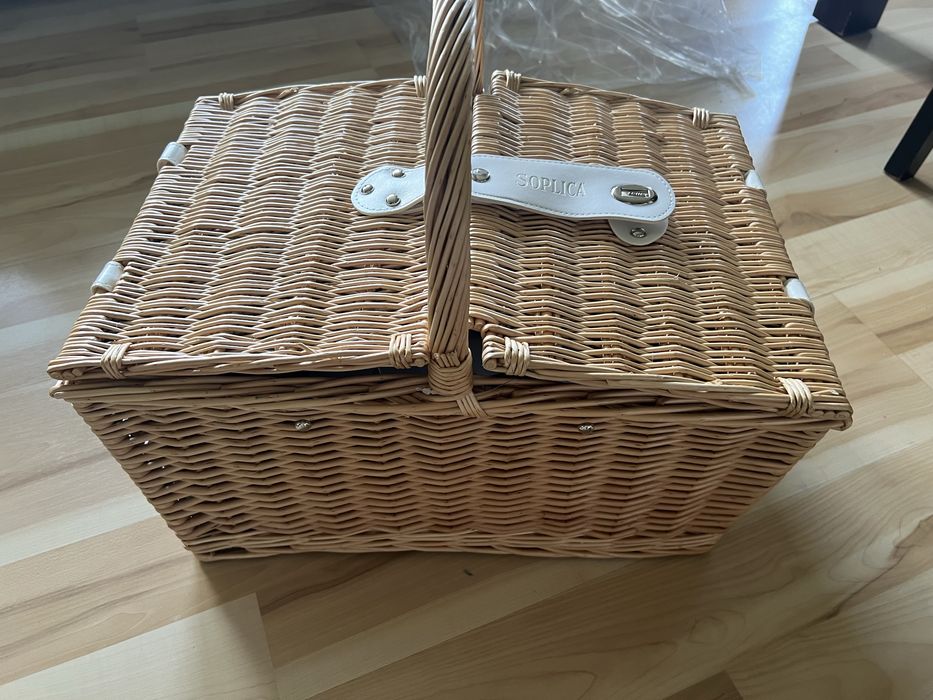 Kosz piknikowy wiklinowy z wyposażeniem