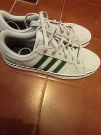 Tênis Adidas cinza