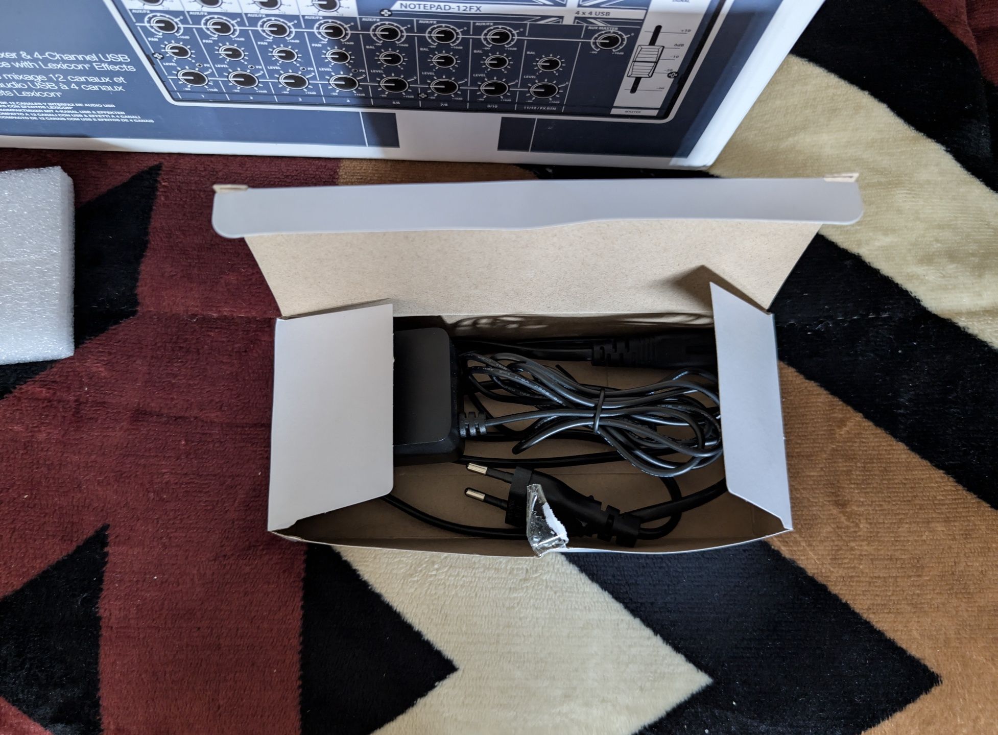 Mesa de mistura Soundcraft Notepad-12 FX