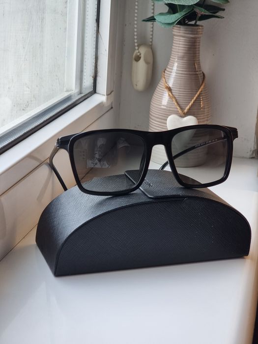 Окуляри сонцезахисні Prada