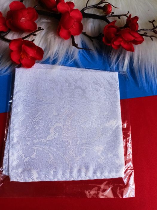 Biała poszetka 25x25cm