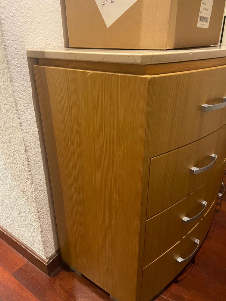 Movel tipo aparador com tampo em marmore
