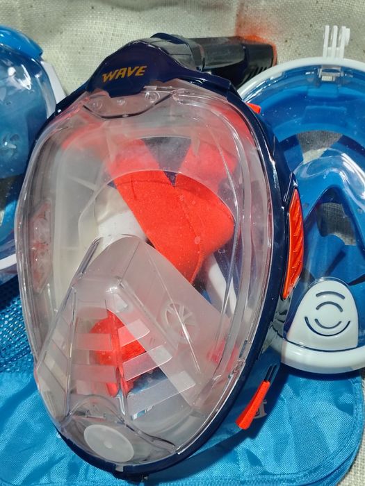 Маски для снорклінгу.