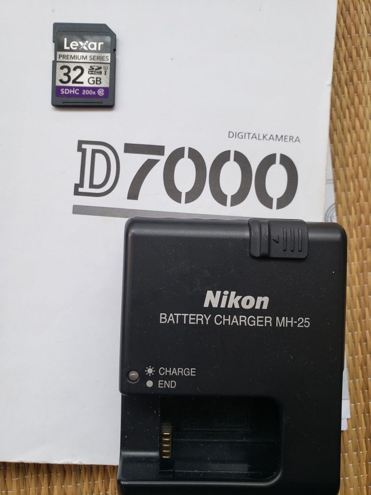 Nikon D7000 lente 24-85mm flash bolsa