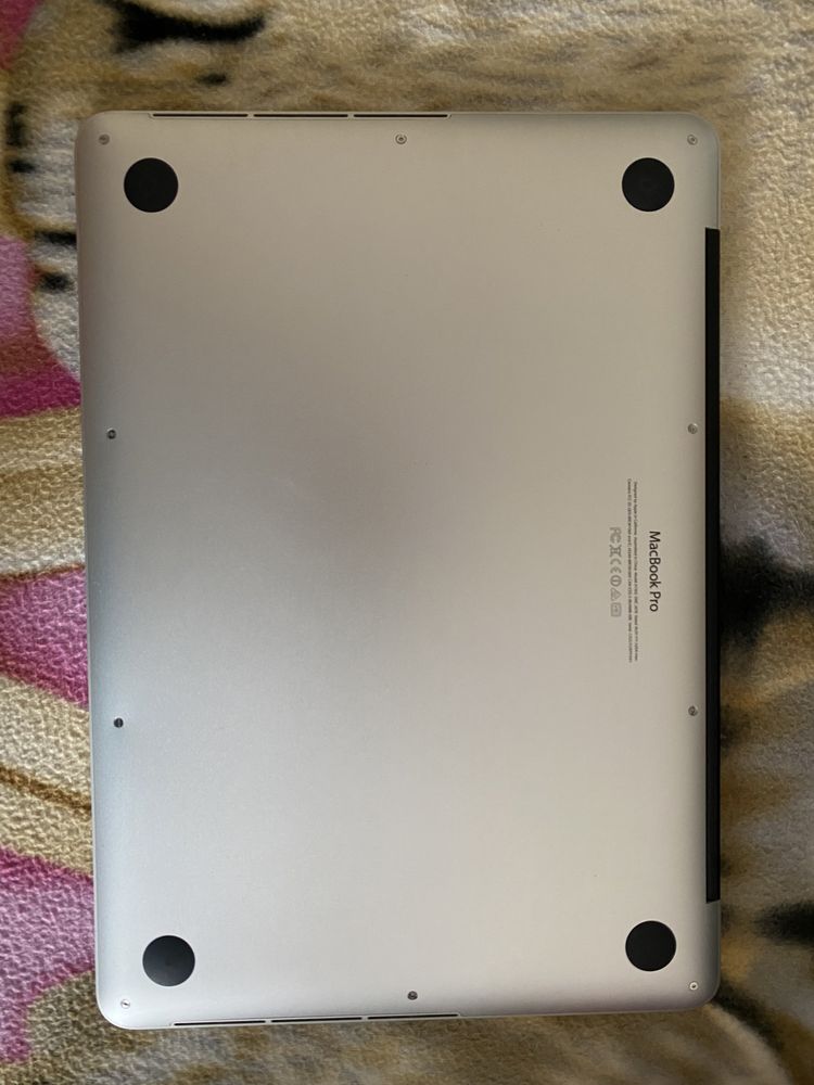 MacBook Pro srebrny